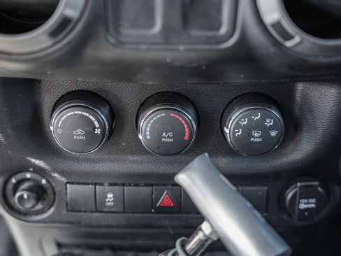 Used 2016 Jeep Wrangler Sport w/ Quick Order Package 23S AWD/4WD image 23