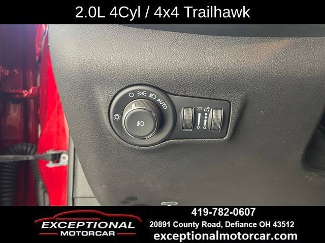 Used 2025 Jeep Compass Trailhawk AWD/4WD image 35