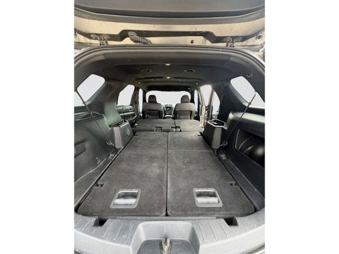 Used 2016 Ford Explorer XLT w/ Equipment Group 202A FWD image 28