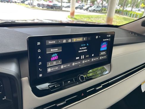 New 2025 Mitsubishi Outlander SE image 7