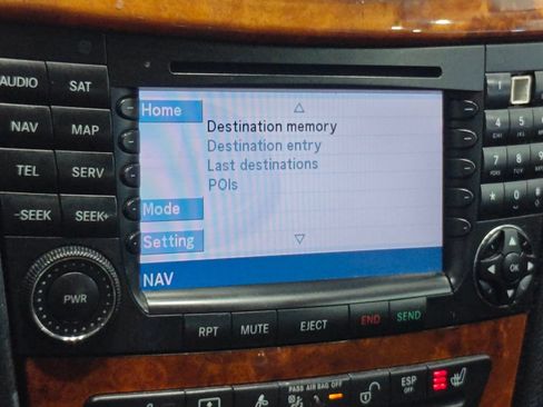 Used 2008 Mercedes-Benz E 550 4MATIC Sedan image 26