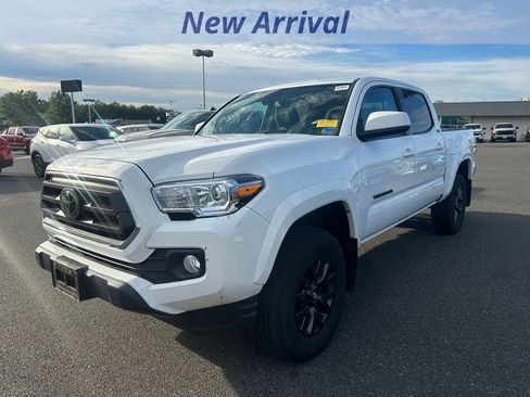 Used 2023 Toyota Tacoma SR5 AWD/4WD image 1
