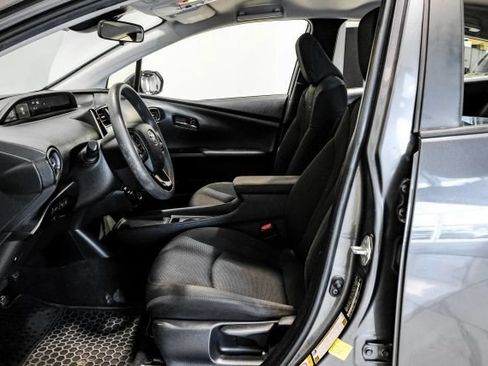 Used 2020 Toyota Prius LE FWD image 4