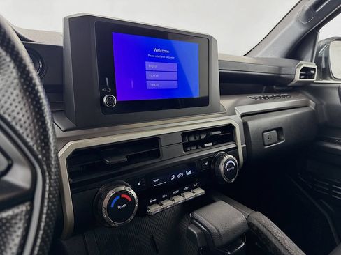 Certified 2024 Toyota Tacoma SR5 AWD/4WD image 17