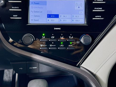 Used 2020 Toyota Camry LE FWD image 16