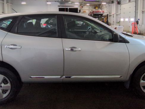 Used 2014 Nissan Rogue S AWD/4WD image 3