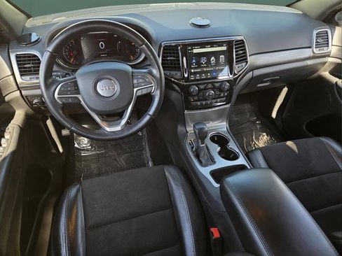 Certified 2022 Jeep Grand Cherokee Laredo X image 16