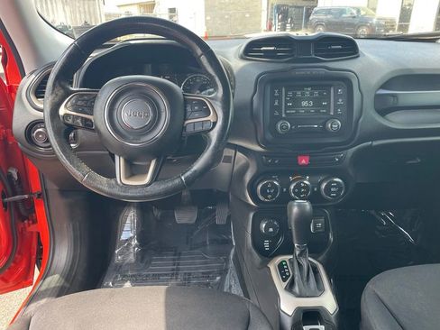 Used 2016 Jeep Renegade Latitude w/ Popular Equipment Group AWD/4WD image 4