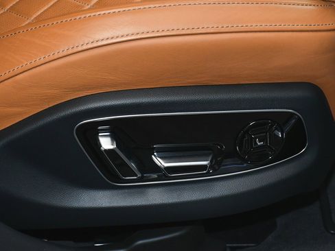 Used 2022 Audi S8 w/ S8 Comfort Plus Package image 76