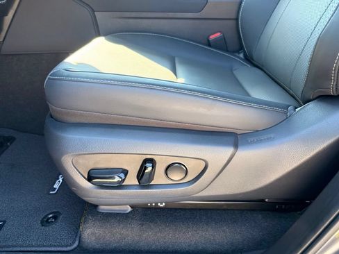 Used 2025 Lexus GX 550 w/ Accessory Package (2T) AWD/4WD image 28