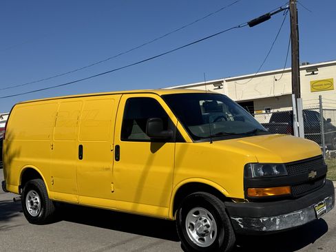 Used 2019 Chevrolet Express 2500 image 3