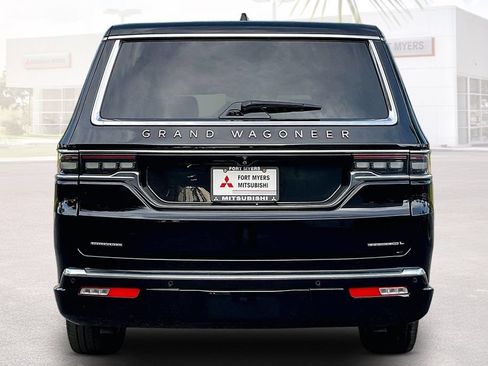 Used 2023 Jeep Grand Wagoneer L Series III w/ Rear-Seat Entertainment Group AWD/4WD image 17