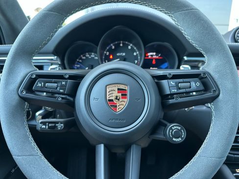 Used 2025 Porsche Macan GTS image 25