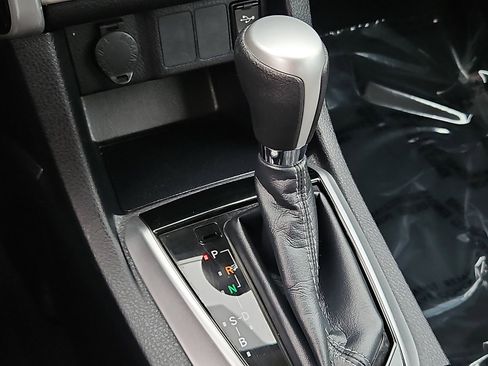 Used 2019 Toyota Corolla LE image 14