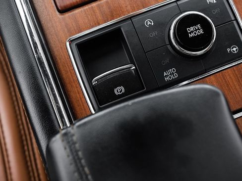 Used 2020 Lincoln Navigator Reserve w/ Luxury Package RWD image 28