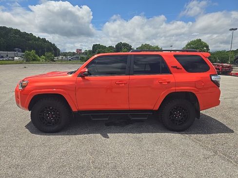 Used 2024 Toyota 4Runner TRD Off-Road Premium w/ Moonroof Package AWD/4WD image 11