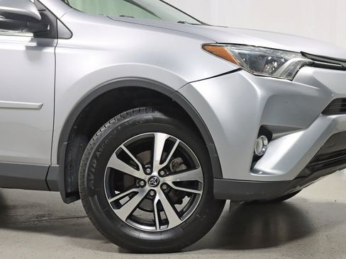 Used 2018 Toyota RAV4 XLE w/ Plus Extra Value Package AWD/4WD image 5