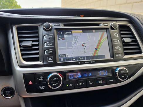 Used 2018 Toyota Highlander Limited AWD/4WD image 51