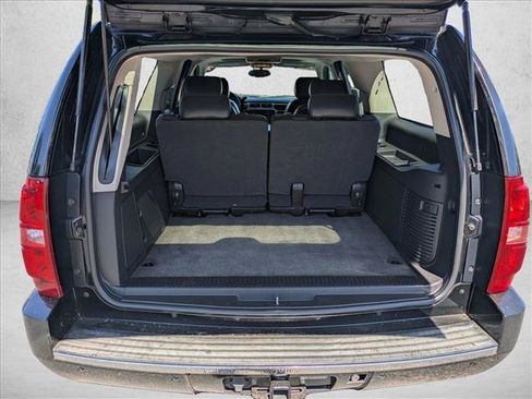 Used 2010 Chevrolet Suburban LTZ RWD image 6
