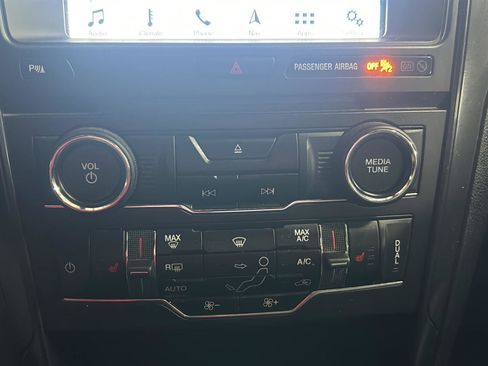Used 2018 Ford Explorer XLT w/ Equipment Group 202A FWD image 23