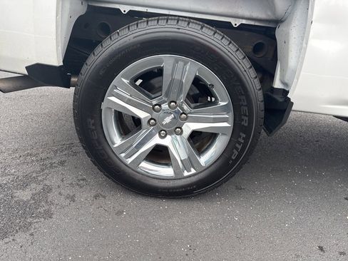 Used 2018 Chevrolet Silverado 1500 Custom w/ Custom Value Package image 12