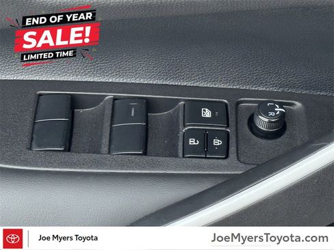 Used 2025 Toyota Corolla SE image 21