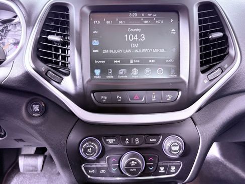 Used 2015 Jeep Cherokee Trailhawk w/ Comfort/Convenience Group image 14