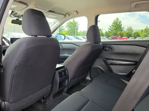Used 2024 Nissan Rogue S AWD/4WD image 14