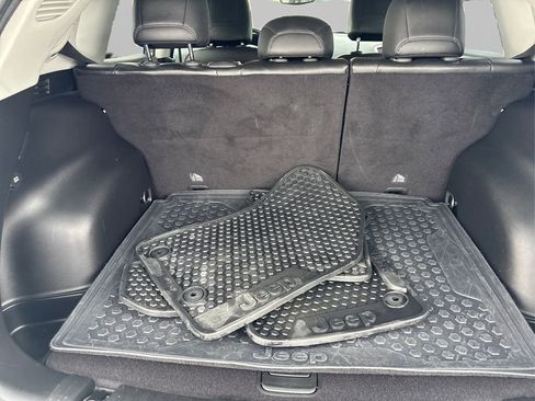 Used 2020 Jeep Compass Latitude w/ Cold Weather Group image 11