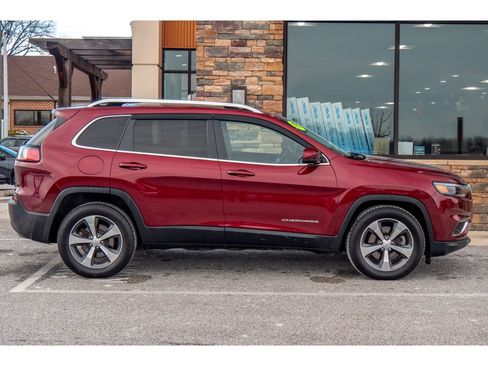 Used 2019 Jeep Cherokee Limited image 2