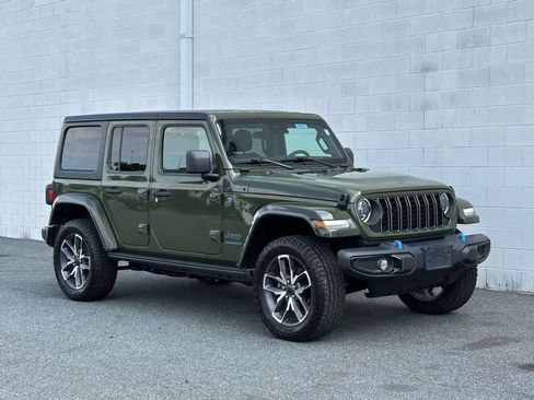 Used 2024 Jeep Wrangler Unlimited w/ Convenience Group AWD/4WD image 7