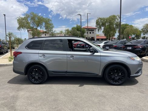 Used 2019 Mitsubishi Outlander LE FWD image 2