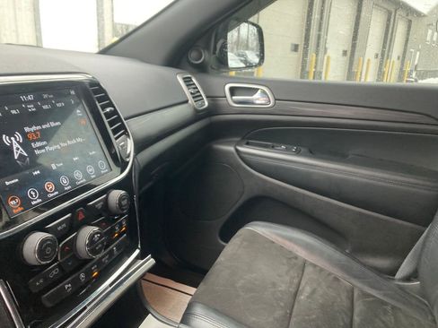 Used 2019 Jeep Grand Cherokee Altitude image 15