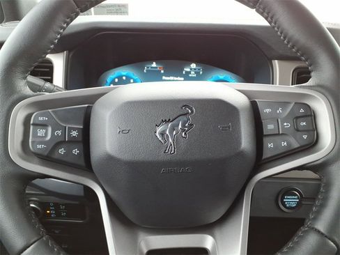 New 2025 Ford Bronco Outer Banks w/ Sasquatch Package image 11
