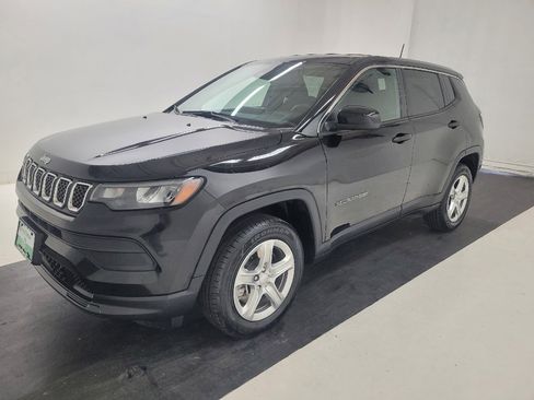 Used 2023 Jeep Compass Sport AWD/4WD image 2