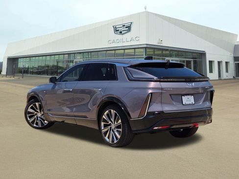 Certified 2024 Cadillac Lyriq Luxury AWD/4WD image 4