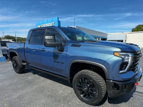 Used 2025 Chevrolet Silverado 2500 LTZ w/ LTZ Plus Package AWD/4WD image 2