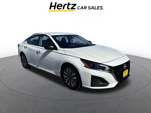 Used 2025 Nissan Altima 2.5 SV FWD image 1