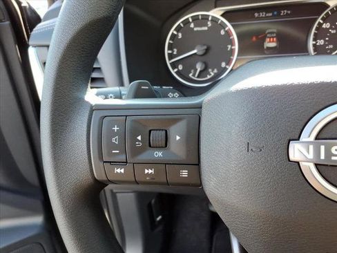 Used 2025 Nissan Rogue S AWD/4WD image 20