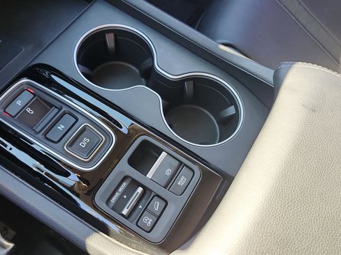 Certified 2024 Honda Pilot Touring image 39