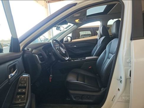 Used 2023 Nissan Rogue SV w/ SV Premium B Package image 7