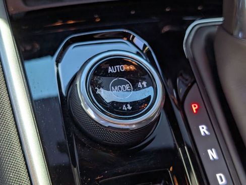 Used 2025 Chevrolet Colorado Z71 w/ Technology Package image 35