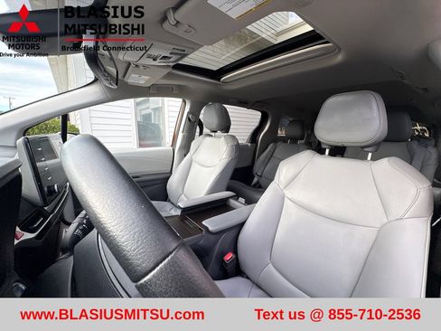 Used 2022 Toyota Sienna XLE AWD/4WD image 19