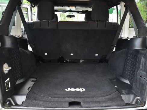 Used 2015 Jeep Wrangler Unlimited Sport image 17