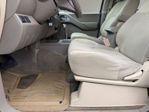 Used 2012 Nissan Frontier SV image 16
