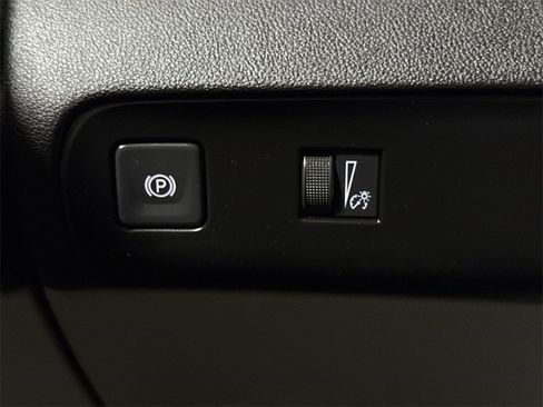 Used 2023 Buick Enclave Essence image 17