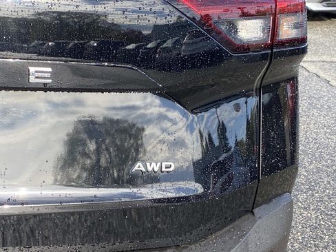 Used 2021 Nissan Rogue S AWD/4WD image 5