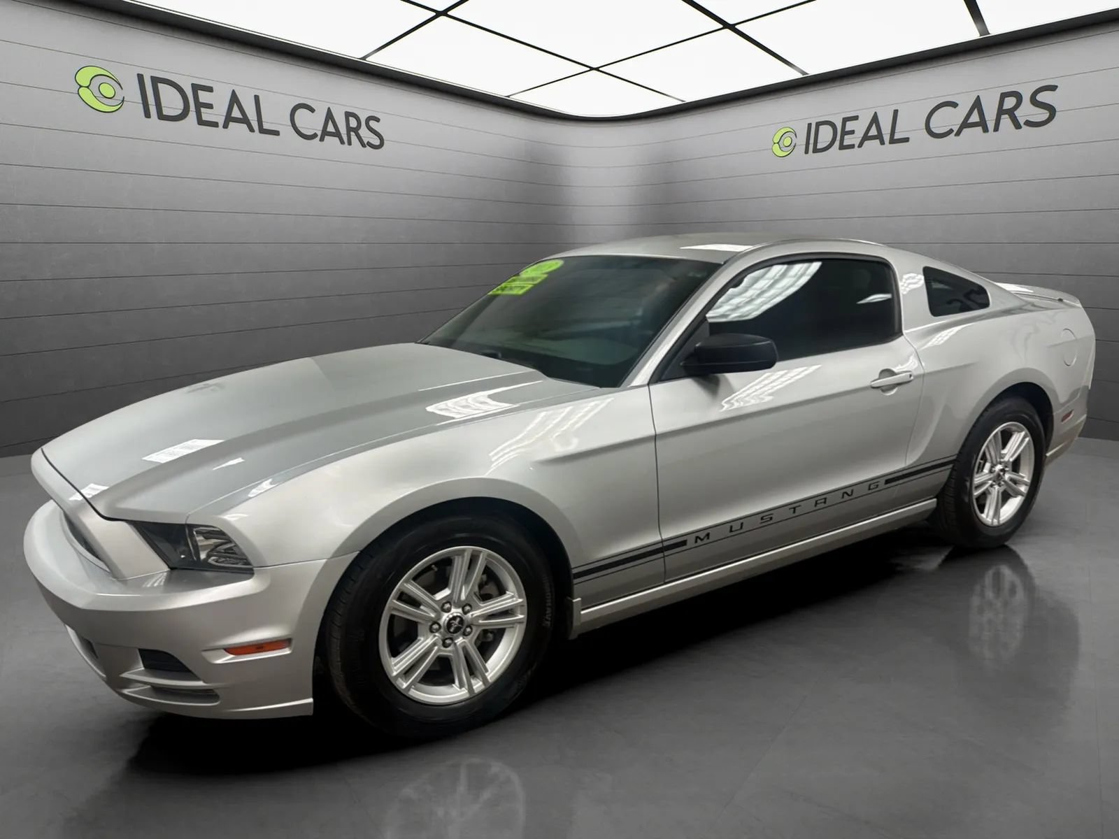 Used 2013 Ford Mustang Coupe RWD image 1