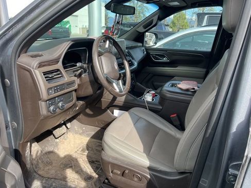 Used 2022 Chevrolet Suburban Z71 image 2