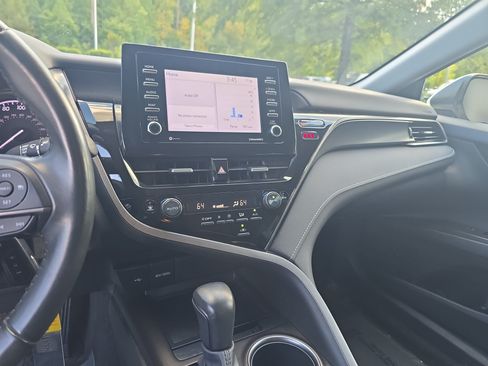 Used 2024 Toyota Camry SE FWD image 19